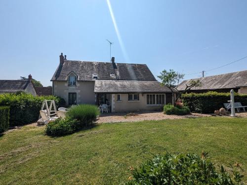 Preaux Maison | Maison de Bourg avec Grand Jardin, Salle de Jeux et Confort Moderne – Près des Châteaux de la Loire - FR-1-591-161