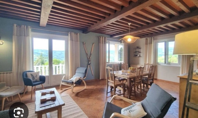 Saint-Georges-en-Couzan Maison | Maison de Campagne Entière Gîte 3 Épis Jardin Extérieur Clos Animaux Admis