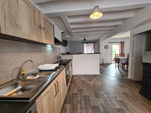 Verneuil-sur-Igneraie Maison | Maison de campagne en Berry, proche de La Châtre et George Sand, cour, jardin privé, tout inclus - FR-1-591-368