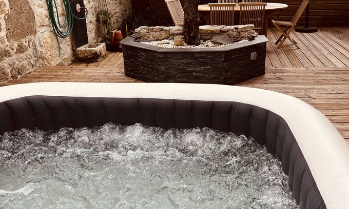 Nerac Maison | Maison de charme avec spa et patio privé
