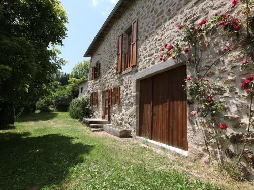 Allegre Maison | Maison de charme en pierre au bord d’un ruisseau, proche d’un bourg médiéval – Jardin et garage inclus - FR-1-582-151