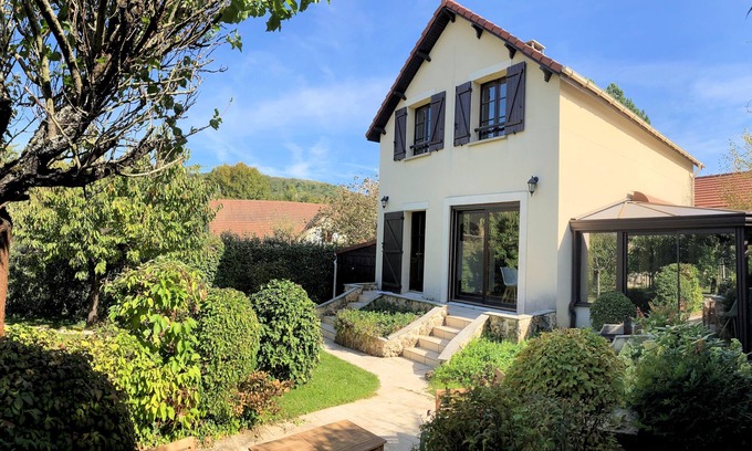 Bievres Villa | Maison de charme proche Paris, un havre de paix avec piscine et salle de sport !