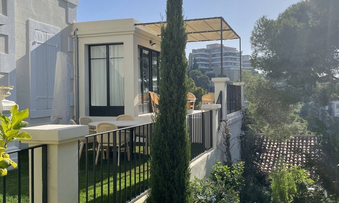 Roucas-Blanc Maison | Maison de charme vue mer avec piscine au centre de Marseille.