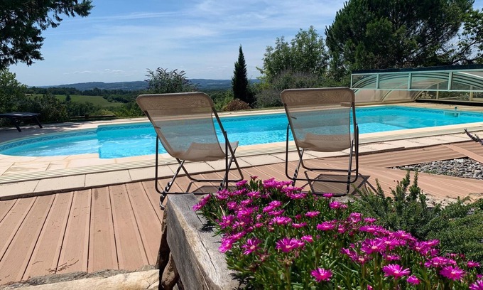 Curemonte Cottage | Maison de Charme**** au calme avec piscine et vue spectaculaire