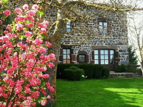 Bains Maison | Maison de charme XVIIIe sur chemin St-Jacques, proche Le Puy-en-Velay, idéale familles et randonneurs - FR-1-582-298