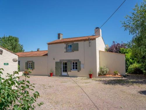 Froidfond Maison | Maison de ferme rénovée avec cheminée, terrasse et jardin clos - à 800m du bourg de Froidfond - FR-1-426-149