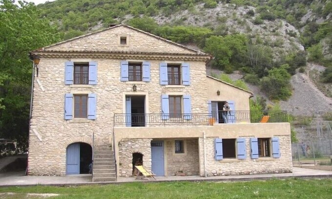 Malaucene Maison | Grand gite avec piscine et tennis privés