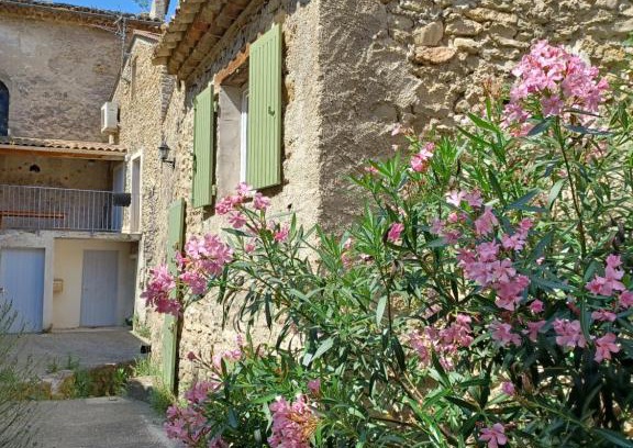 Mollans-sur-Ouveze Maison | Maison de village en pierre