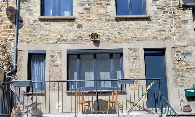 Arvieu Maison | Maison de village à la campagne, avec plages, forêts, nature, Rodez et Millau