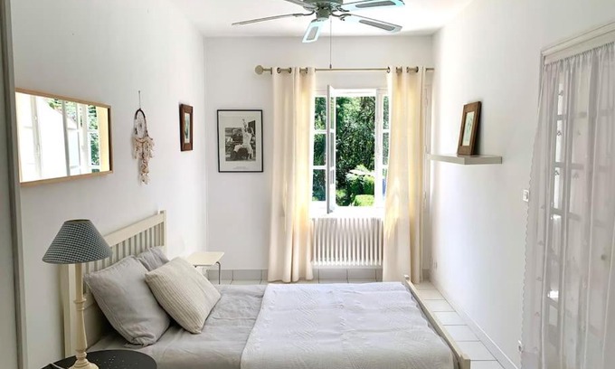 Pons Maison | Maison de ville confortable avec piscine