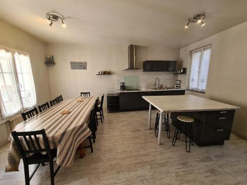 Bourgogne Maison | Maison de ville cosy à Orléans avec parking, proche commerces et loisirs - FR-1-590-245