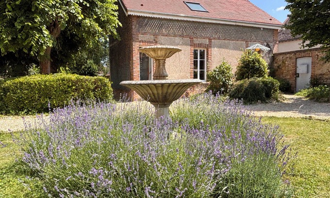 Villeblevin Maison | Maison des Artistes, Where Peace, Space, and Inspiration Meet