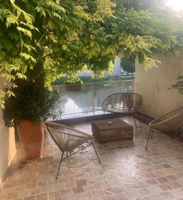 Verdun-sur-le-Doubs Maison | Maison des glycines au bord du Doubs