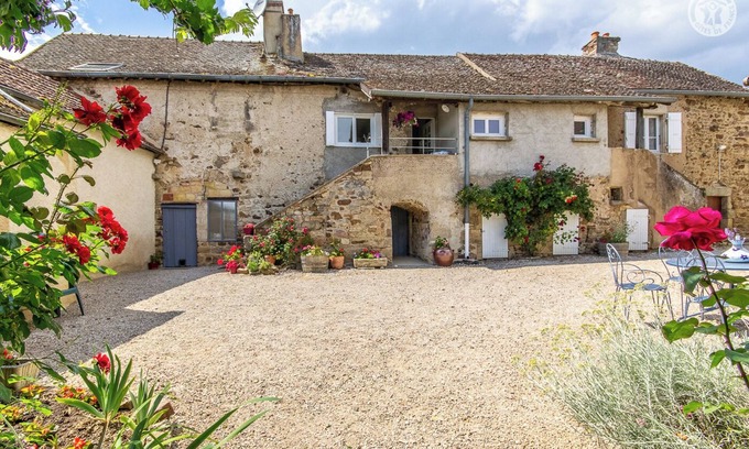 Saint-Mard-de-Vaux Maison | Maison du Four Bassot