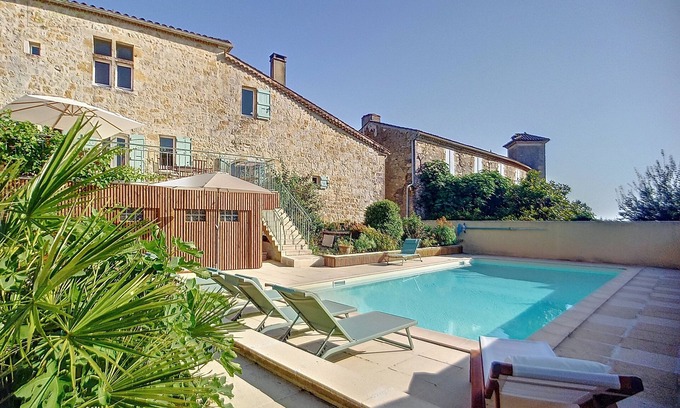 Maignaut-Tauzia Maison | Maison du Porche 10 people, swimming pool, view of the Gers countryside, sunset