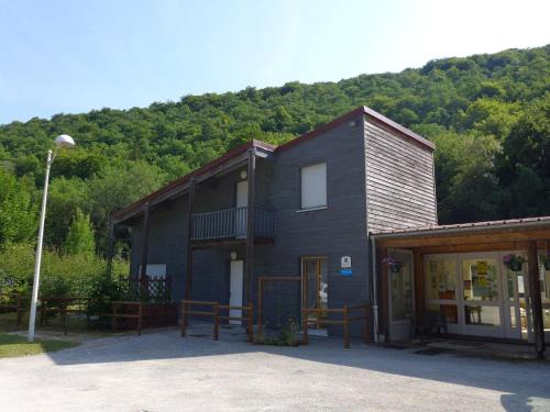 Froncles Maison | Maison en bois au bord du canal avec terrasse et jeux - FR-1-611A-3