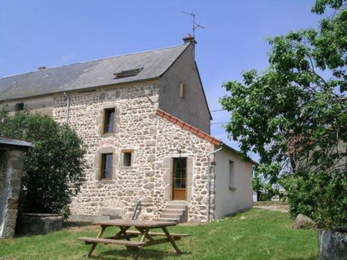 Nizerolles Maison | Maison en pierre avec jardin, jeux enfants et animaux acceptés - FR-1-489-137