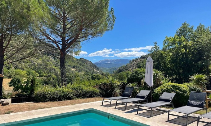 Benivay-Ollon Maison | Maison en pierres avec vue sur le Ventoux et piscine privée