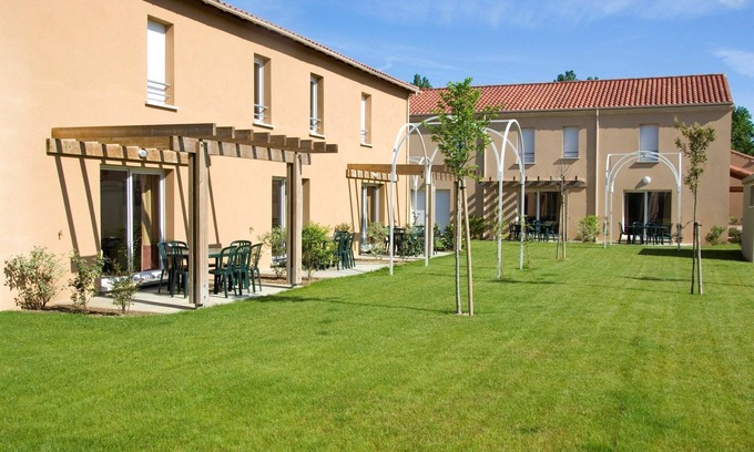 Bergerac Maison | Maison ensoleillée et rustique pour 8 | Accès au centre de fitness