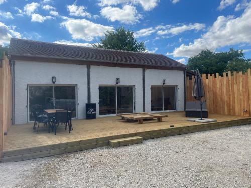 Lailly-en-Val Maison | maison entière piscine balnéo