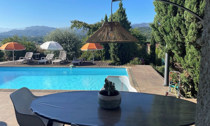Mercenac Maison | Maison facile à vivre jolie vue sur les montagnes avec piscine animaux bienvenus