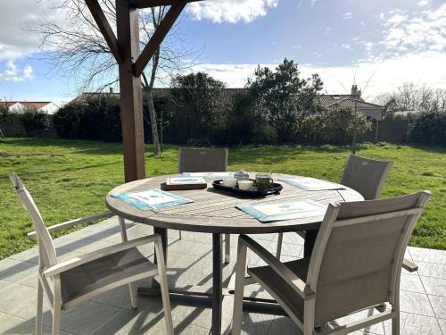 L'Aiguillon-sur-Vie Maison | Maison familiale confortable, 4 couchages, près des plages et commerces, jardin et wifi inclus - FR-1-224-809