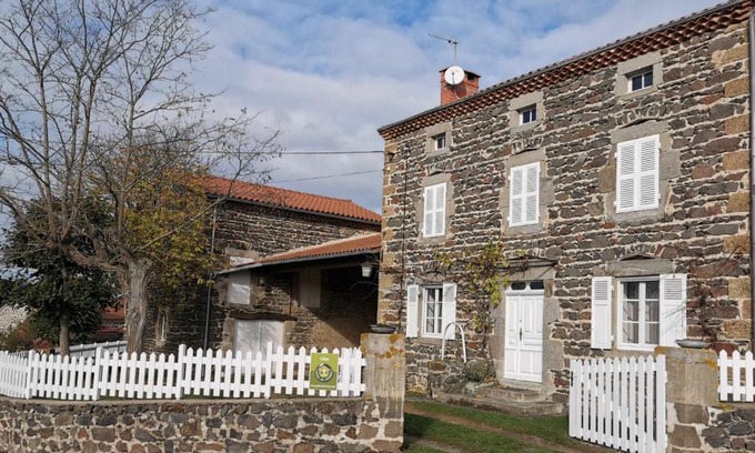 Mazeyrat-d'Allier Maison | Maison familiale calme avec terrasse et circuits de randonnée - FR-1-582-200