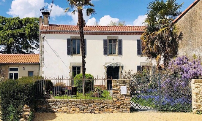 La Boissiere-de-Montaigu Lit Et Petit-Déjeuner | Maison l'or du temps - chambres d'hôtes