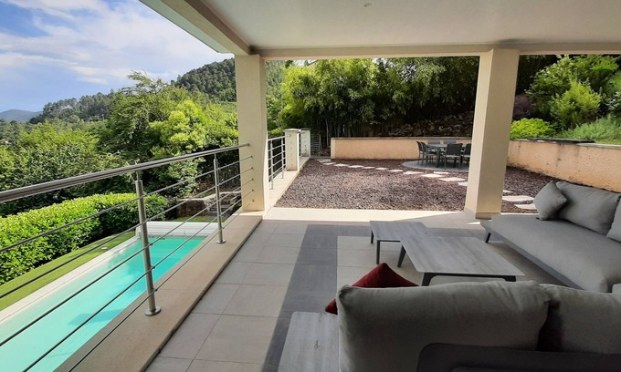 Sainte-Cecile-d'Andorge Maison | Maison dans les Cévennes pour 6 à 8 personnes, piscine et terrasse panoramique