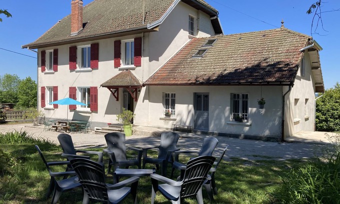 Menetrux-en-Joux Maison | Grande maison Franc-Comtoise sur parc arboré