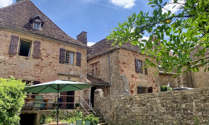 Prudhomat Maison | Maison gîte 7 Pers au Pied Château Médiéval, au Cœur Plus Beaux Villages France.