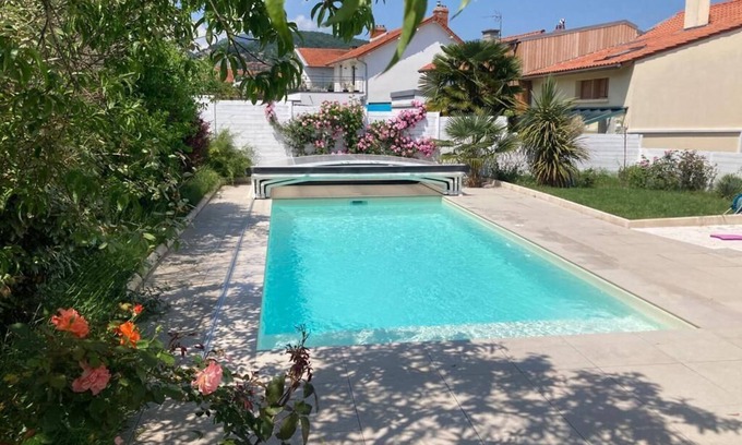 Vallieres Maison | Maison idéalement placée avec Piscine pour 8 personnes