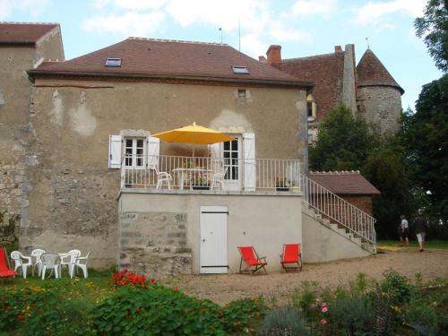 Ebreuil Maison | Maison indépendante avec terrasse, WIFI, jardin, proche château - FR-1-489-70