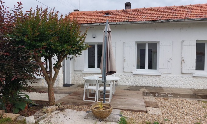 Montpon-Menesterol Maison | Maison Individuelle en Centre Ville Avec Jardin Clos et Parking Privé
