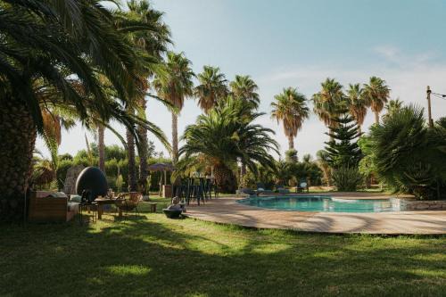 Hyeres Maison | Maison jardin tropicale piscine - Quatre Murs Et Un Toit