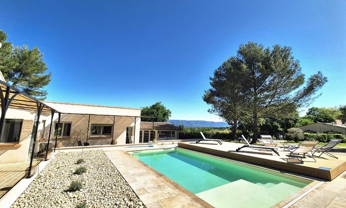Alleins Appartement | Maison "la Détente" de l'Estef : calme, piscine, pétanque, 2/4 voyageurs
