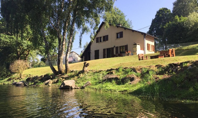 Arvieu Maison | Maison Lac de Pareloup, "LES PIEDS DANS L'EAU"