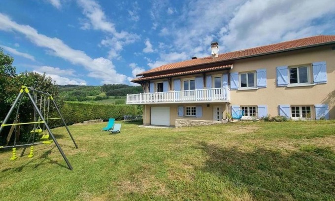 Saint-Georges-en-Couzan Maison | Maison lumineuse avec jardin, garage, jeux extérieurs, animaux acceptés - FR-1-496-291