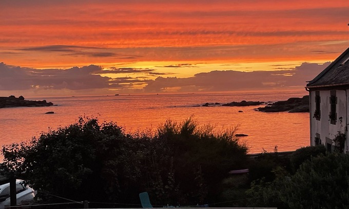 Saint-Mathieu Maison | maison lumineuse face à la mer et aux iles 6 personnes, plage au bout du jardin