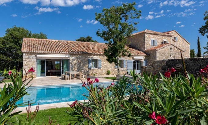 Cahors Villa | Maison Malbec - Six Chambres Villa, Couchages 12