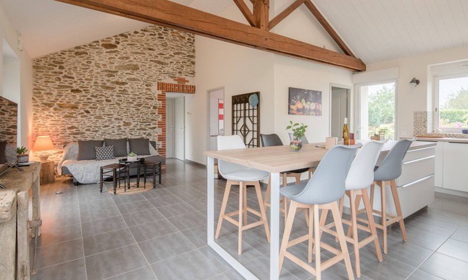 Sainte-Pazanne Maison | Maison moderne avec terrasse et grand jardin