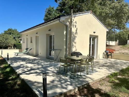 Figeac Maison | Maison neuve, cadre apaisant,jacuzzi et piscine