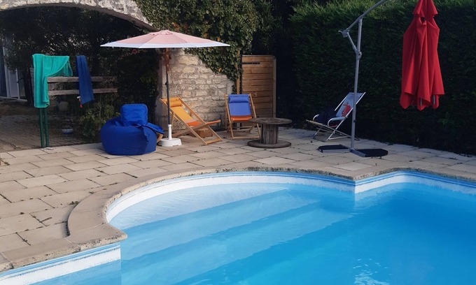 Taugon Maison | Gîte piscine entre mer et marais poitevin
