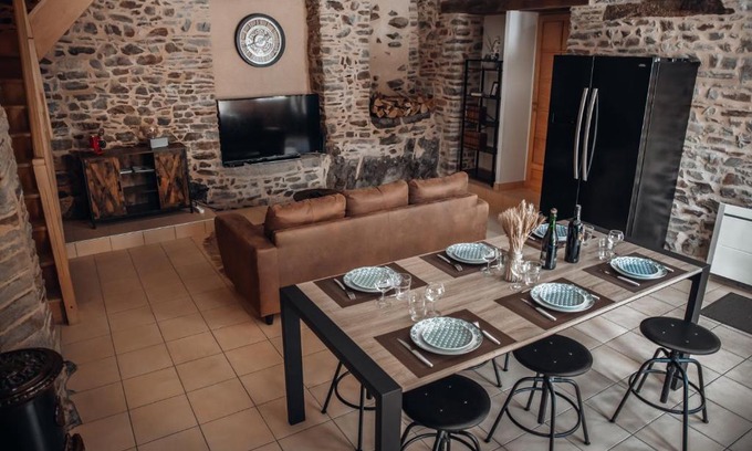 Montaubert - Rille - Saint-Sulpice Maison | maison quartier médiéval au pied du château FOUGERES