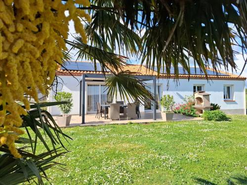 Brem Sur Mer Maison | Maison récente à la ferme avec jardin, terrasses, 4 chambres, proche plages et pêche privée - FR-1-426-86