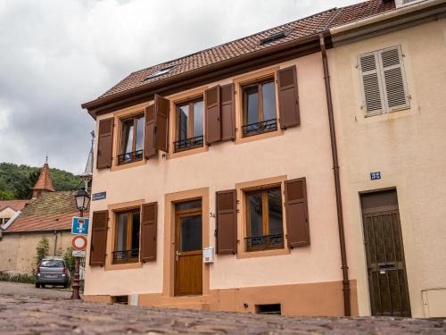 Thann Maison | Maison rénovée au cœur de Thann : 3 chambres, cuisine équipée, proche randonnées et villes alsaciennes - FR-1-744-11