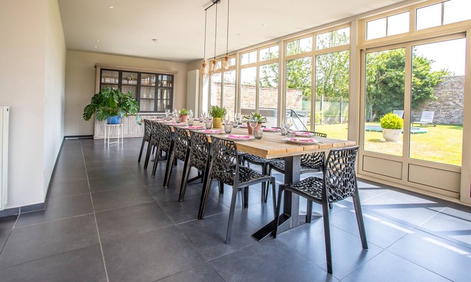 Wulpen Maison | Maison Remi - spacious 5 bedroom, 3 bathroom villa with jacuzzi in the garden