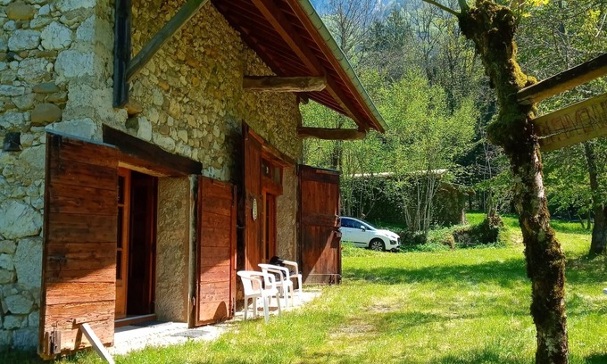 Attignat-Oncin Maison | Maison savoyarde à proximité du LAC D'AIGUEBELETTE