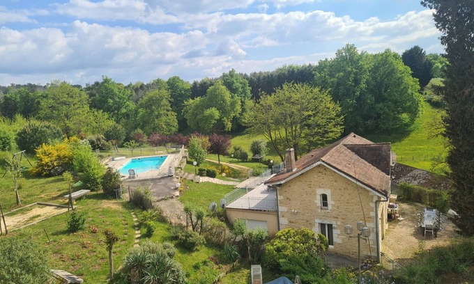 Saint-Pierre-de-Cole Maison | "Maison Sébastien" avec piscine privée, terrasse privée et Wi-Fi