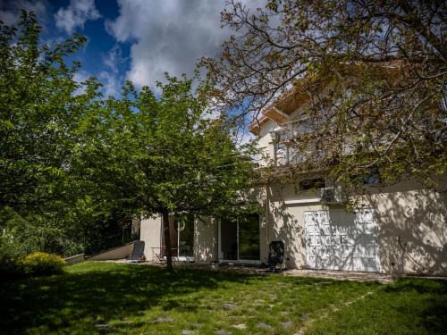 Fraisses Appartement | Maison sous le noyer
